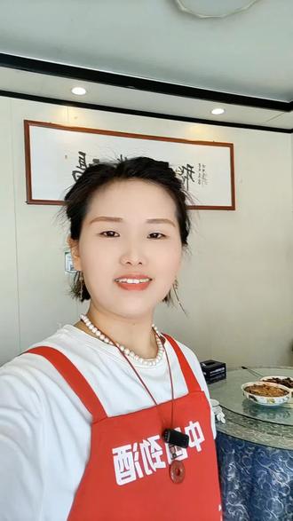 #dou上热门 #抖加小助手 #淮北淮北#母亲节#百姓小馆
妈妈是什么?妈妈是永远真心盼你好,怕你苦疼你累的人,无论你多大,走多远,混的好不好,他的牵挂从来不会减半,你的家未必是妈妈的家,但妈妈的家永远是你的退路,他不问你赚多少,成不成功,只愿你平安健康,世界上最不求回报的爱叫妈妈。我亲爱的妈妈我爱你。