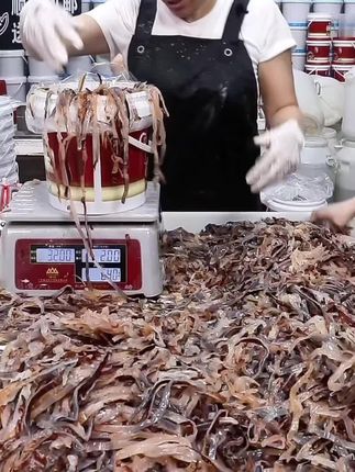 海岐天然正宗海蜇丝爽脆5斤桶装海蜇干皮丝海鲜凉拌菜营养美味#爆款热卖中 #海鲜原产地 #海蜇丝