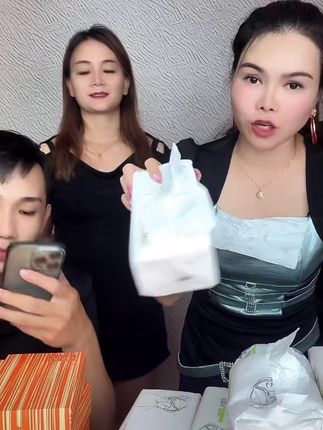 #好物推荐🔥 #自用好物推荐 原生木浆五层加厚不掉毛不掉渣干湿两用的纸巾#纸巾 #好用不贵经济实惠 #家庭必备