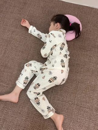 把她干干净净养在身边 成为了我最大的成就 总是想要给她更好的 也逐渐理解那句 “爱是尽力而为 仍觉亏欠” 可还是贪心的希望她一生顺遂 #我的女孩👧🏻 #治愈系萌娃 #宝宝睡觉姿势 #睡衣家居服