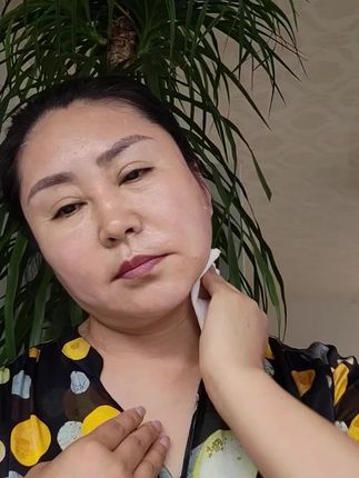 小巧便携不占地,放口袋、塞包侧,今夏清凉自由就靠它!点击上车,把“行走的空调”带回家~#答菲凉感巾#夏日必备好物#凉感降温湿巾