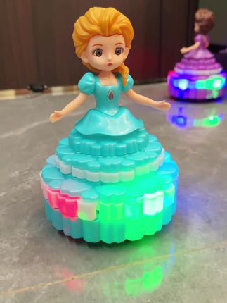 难怪女儿一整天不爱搭理我了,爸爸带回来的会旋转跳舞的公主也太漂亮了!#又萌又可爱 #宝宝玩具 #发光玩具 #电动玩具 #公主系列玩具