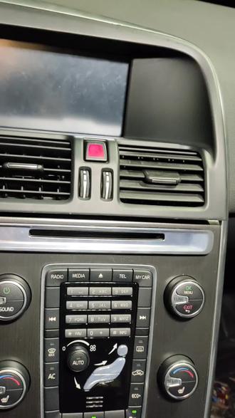 沃尔沃黑屏不开机维修完成,包含详细的拆屏教程