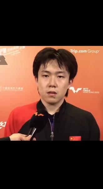 别再逮着🦁薅了,满脸憔悴的疲惫藏不住,真的心疼到说不出话,别再用高强度的赛程,耗尽这份热爱了。#王楚钦 #采访 #香港总决赛