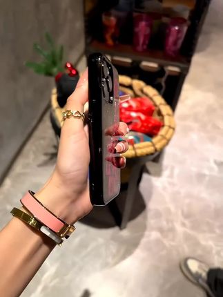 亮晶晶的流沙發發發,上手一整个高级感拉满~谁能不爱啊!#这个手机壳真的长在我心巴上了 #手机壳 #是时候安排一下了 #用一个手机壳展示我的精神状态 #手机壳