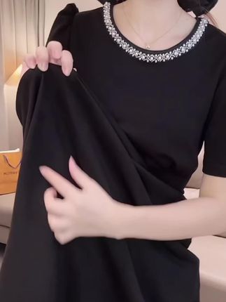 2025年珍珠黑色短袖连衣裙子女新款赫本风小个子a字法式长裙气质#面料舒适透气 #质量杠杠的好 #高档大气上档次 #遮肚子藏肉显瘦连衣裙 #爆款热卖中