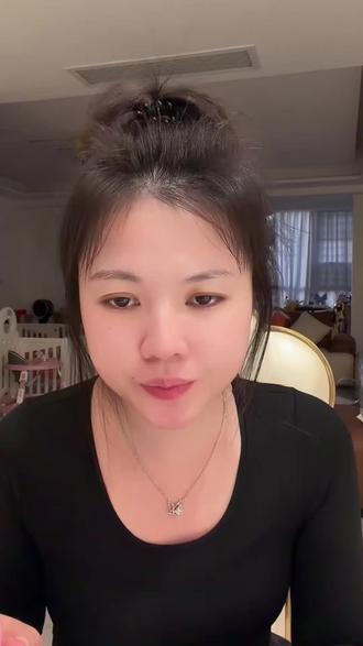 女生可千万不要用热水洗下面了,这样是洗不干净的,你可以试试这个妇炎洁凝胶,它是这种水感质地的,能够很好的清洗小花园,而且它里面还添加了多种植物精粹,能够很好的养护我们的小花园,洗完清清爽爽的,还有一股淡淡的清香,姐妹们真的可以放心冲!#妇炎洁 #凝胶 #女生必备 #做精致女人好好爱自己 #私密健康
