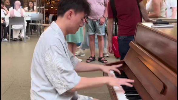 希望哥哥杨煊过得比汤君赫过得要好一点
#强烈推荐 #纸飞机潭石 #杨煊汤君赫 @抖音小助手