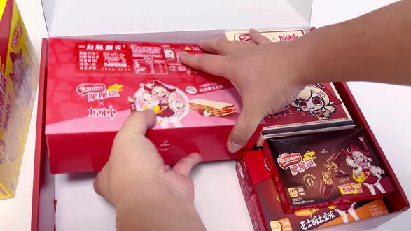 可莉开箱视频。脆脆鲨&原神联名活动。
另:不用担心鲨鱼帽的归属,等我领养的曾舜晞属性懵懵咪到了,我给孩孩带,希望大小合适
#原神 #可莉 #开箱视频 #原神联动