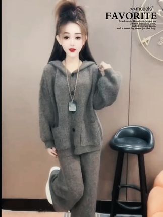 #休闲穿搭 #时尚休闲女装 最近流行灰色套装