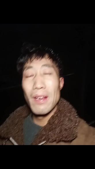 广东珠海某公司年会抽奖活动抽到“特等奖”9988元手机 带回去给老婆一个惊喜 让老婆拆开竟是砖头#故事分享 #公司年会 #抽奖活动