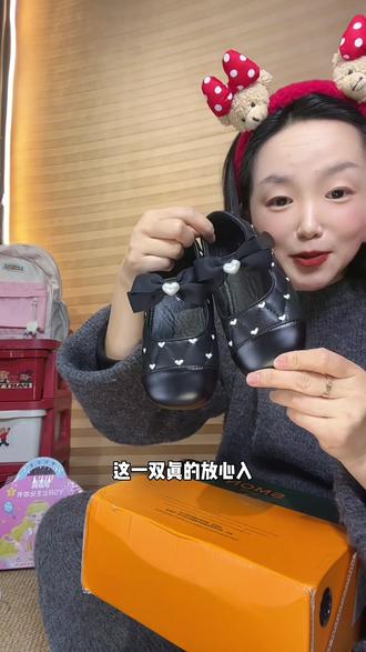 #书萌 家这双软到能对折的,玛丽珍机能小皮鞋终于等到活动价了,这个价太香了!软软的皮鞋,孩子穿不磨脚也不板脚,还是按脚型发育设计的,三分之一可弯着,后脚踝也有稳固,穿上养脚又舒服!开春给娃少不了穿小裙,家有女宝的妈妈们,放心入!#公主鞋 #高品质童鞋 #机能鞋 #童鞋