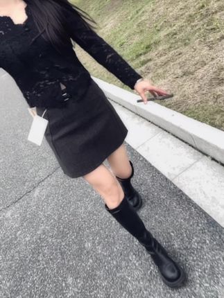 女人一定要健康,一定要好好打扮,一定要靠自己的双手好好赚钱,当你身材好,气质好,又不差钱的时候,你就会恍然大悟,哪有时间患得患失,哪有时间猜东猜西,哪有时间揣摩别人,哪有时间留恋过往.#穿搭#显瘦百搭上衣#气质穿搭