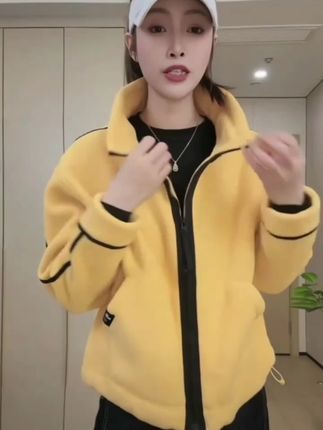 保暖防风外套,又软又软,外穿好看又时尚#秋冬新款 #强烈推荐  #谁穿谁好看 #加厚保暖女款外套#简约穿搭 @DOU+上热门 @巨量千川