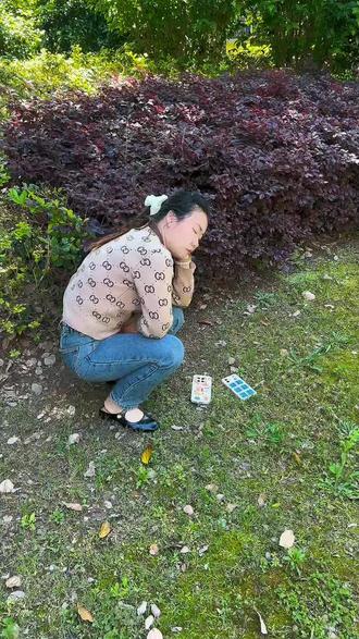 熊非熊偷看手机动态壁纸娶图教程来了!抖音放大镜🔍搜【神图定制】进入,输入口令“5520”🉐动态高清图 #设置教程 #教程来了 #熊非熊偷看手机动态壁纸 #动态壁纸 #手机锁屏 学会了快去试试吧 送你一张动态壁纸 这也太好玩了 有意思的锁屏壁纸