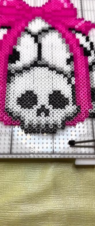 骷髅头堆烫亮晶晶真的很合适!#手工 #拼豆 #抽象