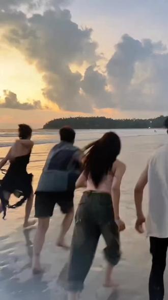 小火人喂养! #多闪app #多闪 #AI小火人聊天 #小火人 #小火人家长图鉴