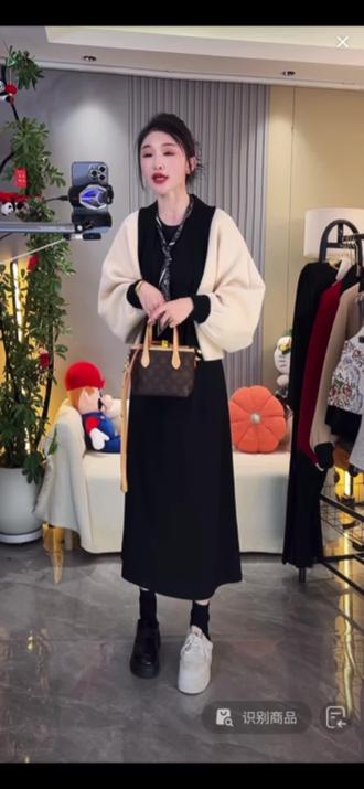 春季新款拼色V领针织衫女上衣2026韩版宽松显瘦舒适柔软透气短款开衫外套#针织开衫 #短款外套 #气质女装 #韩系穿搭 #春季搭配