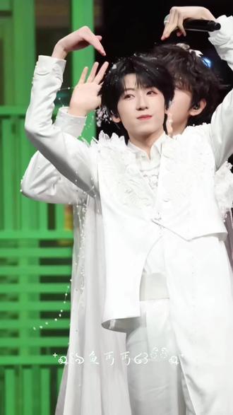 投我都举手~٩(๑•ㅂ•)۶#杨博文荣耀之战