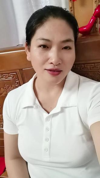 我可以在去见你的路上,把爱意攒到满溢,但我没办法在回来的路上,把那些被冷落、被敷衍的瞬间,用我爱你这三个字给抹平。
我可以为你放弃很多东西,但我换不来你同等的回应。
感情这东西,从来都不是单向的付出就能有结果的。只有相爱才有用。#情感共鸣 #当代女性情感共鸣 #口播