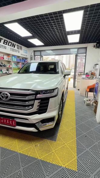 #酷路泽#手机控车#手机控空调
把汽车钥匙装进手机里。只需要一部手机,就可以把爱车开走,手机上没有距离限制,开锁,关锁,启动熄火,手机上还可以控制空调,提前预冷预热,上车即舒适。