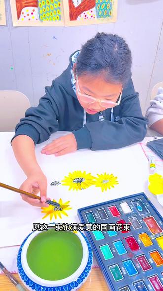 #母亲节主题国画课
《#献给妈妈的花束》💐
孩子们用稚嫩的笔墨,把对妈妈的爱都画进了这束花里。每一笔色彩,都是藏不住的温柔与感恩。㊗️所有的妈妈节日快乐,永远被爱包围。#母亲节#母亲节绘画