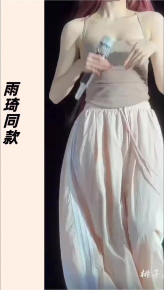 谁还没get雨琦同款气球裤!
经典三条杠简约又洋气
松紧腰不勒肚,梨形身材友好
宽松束脚超遮胯,上身秒变长腿
随性休闲风拿捏,日常穿搭超省心
舒服百搭一年四季都能穿
#百搭休闲裤 #宽松束脚裤 #网红
