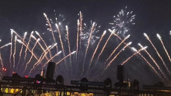 2026年,元宵晚上正日十五烟花正是8点绽放