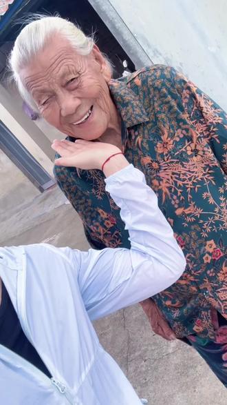 爱的前段叫我怎么写……我该怎么形容我爱你呢……