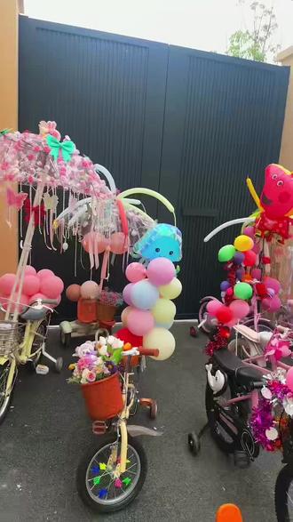 #幼儿园花车装饰 #花伞制作 #花车三轮车 #创意气球车 为了让孩子们过上一个难忘的儿童节,家长们也是拼了