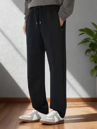 🔥秋冬神裤!Jeep直筒休闲裤绝了🌟 宝子们👋,挖到一条超赞的裤子❗️Jeep家的秋冬男款直筒重磅休闲裤,用的可是新疆长绒棉🏭,质感没得说。高腰设计超显腿长🦵,商务风十足又百搭日常😎。 👖版型挺括不拖沓,久坐也不皱;🧶面料厚实保暖,抗风杠杠滴;💼搭配衬衫、卫衣都好看,通勤出游无压力~ #秋冬穿搭 #男生穿搭 #新疆长绒棉 #谁穿谁好看 #显高显瘦显腿长