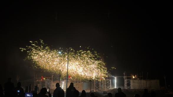 #打铁花 村里一年打一次