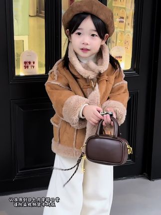 谁懂啊! 当妈后选娃衣服、哪能只看颜值? 既要娃穿得暖呼呼,又要出门被夸“好会搭”这套秋冬look算是把宝妈的心思摸透了! 是宝妈的“省心牌”娃瞬间有了“小大人”的模样宝妈们拍照发圈的素材这不就来了? #宝妈情感共鸣 #生女儿就是用来打扮的 #新衣服可以治愈各种不开心 #酷女孩穿搭 #时尚穿搭时尚穿搭时尚