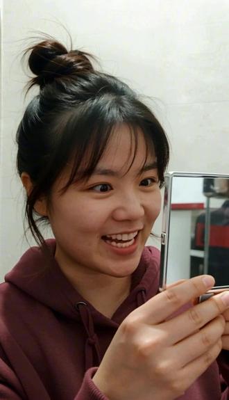 这是啥……ai不知道我笑起来嘴角不是上扬的哈哈