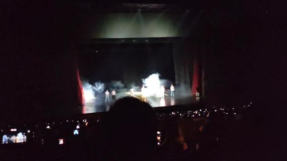 才发现角落里胡ber跳串,泰维忘动作,小蒸和高高在混,只有颠颠又倒倒郝旭涛涛跳的feel是对的
#双高胎#双高胎超越玩家喜剧专场 #超越玩家