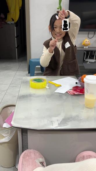 自制刮刮乐,小孩儿姐也是用心了,每天变着花样的做她自己喜欢的各种手工。#记录日常