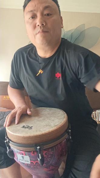 初学,作品粗糙请多包涵✨
祝妈妈节日快乐!身体健康💐
也愿天下所有母亲幸福安康🌷
感恩母爱,温暖相伴❤️
#母亲节 #节日快乐 #感恩 #母爱 #短视频初学