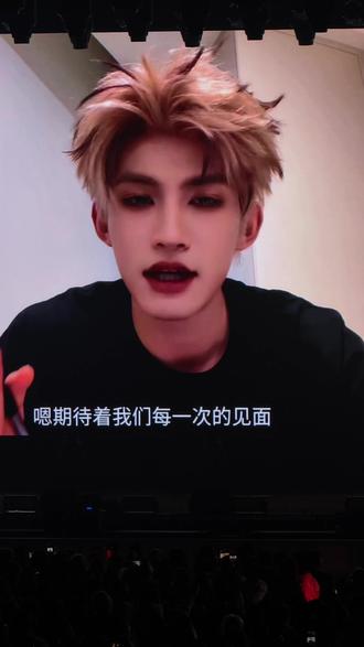 24香港演唱会 #云熠 #云旗郝熠然 #演唱会 两张帅脸就应该在大屏上😭😭😭