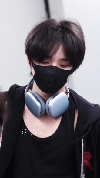 5.31 小杰重庆到达#王橹杰 #路透 #口罩帅哥
