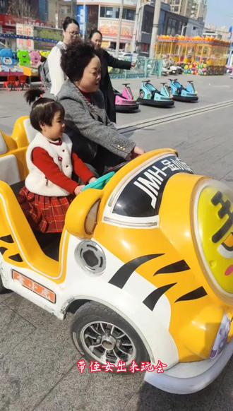 #安徽剪辫子习俗 #剪毛头 #吃大桌
一鸣小朋友剪毛头(安徽灵璧叫法)啦!