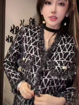 (浠儿姐姐)小香风V领毛呢流苏针织开衫外套女秋冬季新款气质上衣#辣妹穿搭 #小香风外套 #针织开衫外套 #时尚穿搭 #高级感穿搭