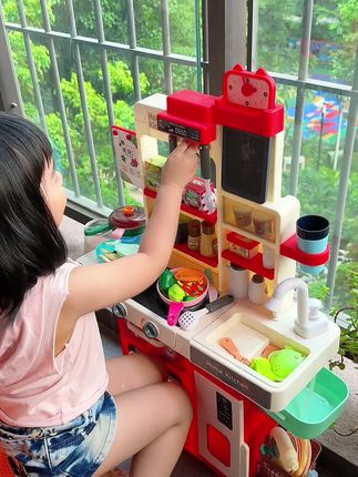 孩子整天吵着要玩过家家,我就给它安排了这套仿真厨房玩具,这下可把它乐坏了!孩子能安安静静玩上大半天,玩法超多,锻炼动手能力的同时,还能体验做饭的乐趣,简直太有趣了#玩具 #亲子 #儿童玩具 #原创视频 #亲子互动