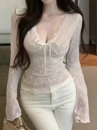 2025早秋新款辣妹性感低胸v领小衫上衣显身材蕾丝长袖打底衫女#完美搭配