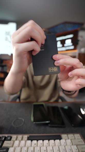 超哥推荐超薄无线磁吸外接电池,高规格Qi2无线充电方案,支持苹果安卓鸿蒙系统无线充电生态,给手机充电同时优先消耗外接电池电量,保护手机电池健康度,有线无线模式快充,新国标3C标准认证,可上飞机高铁#超哥数码 #外接电池 #磁吸充电宝 #磁吸充电 #无线充电