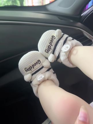 小月龄宝宝的专属软萌学步鞋,轻便又防滑,车里也能安心迈步!🧦🚗 #谁的车里还没有个小可爱了 #无处安放的小jio