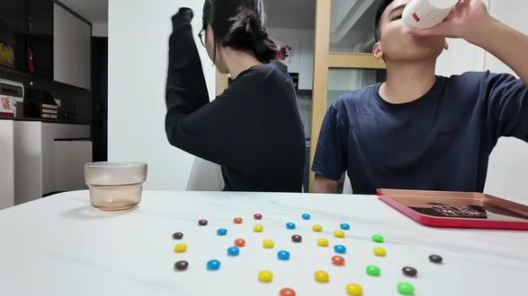 #过年小游戏 和bb玩最近很火的炸弹夺金😂