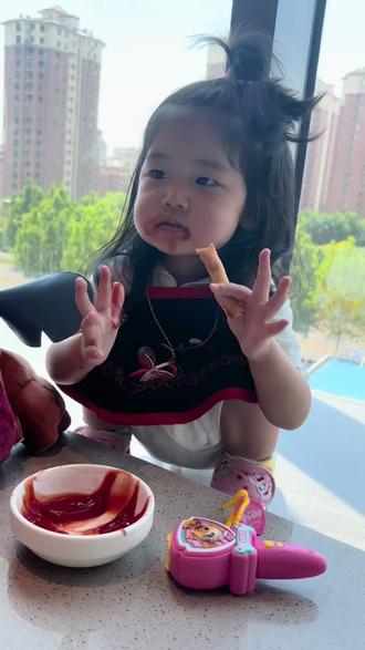 今天的海底捞是汪汪队主题
汪汪队真爱粉当然要去打卡了👧🏻
喜提汪汪队慕斯 话筒 贴纸的一天😀
#小朋友的世界简单又丰富 #海底捞汪汪队