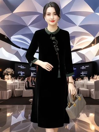 秋冬季新品妈妈时尚显瘦连衣裙大牌大码宽松丝绒旗袍裙子#时尚女装气质减龄##说好的随便穿穿去看秀