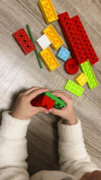 #乐高moc #玩具 #玩啥我们都认真 #有趣的儿童手工作品 #益智玩具
自己研究的搭建旋转门,学会讲解步骤