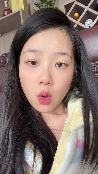 早不来晚不来偏偏春节那几天来姨妈,姨妈也很喜欢过年啊,可是非常影响我的颜值来姨妈会变丑啊#过年来姨妈 #姨妈期 #吐槽 #过年了 #精神状态belike